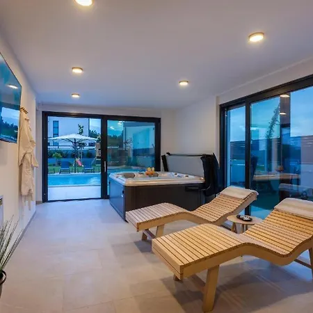 Villa 7eight *